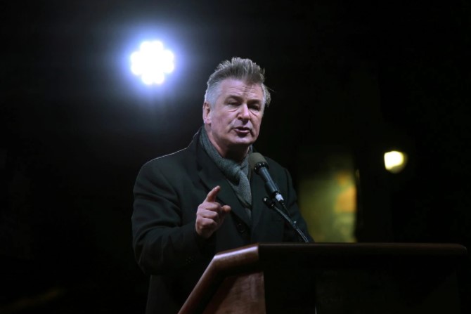 Cómo fue el trágico momento cuando Alec Baldwin mató a una miembro del equipo de la película “Rust”