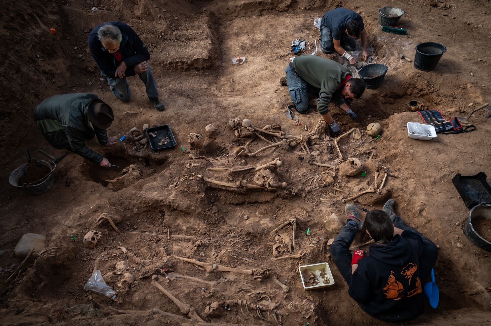 Hallaron dos fosas comunes con los restos de 150 civiles fusilados después de estallar la Guerra Civil en España (FOTOS)