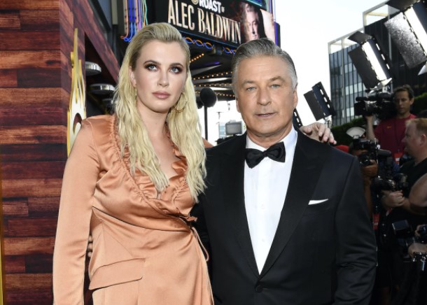 Hija de Alec Baldwin denunció amenazas a raíz del incidente en el set de “Rust”