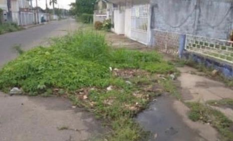 ¡Se hacen los “locos” en Hidrobolívar! Tres años tiene un bote de agua en la Urb. Andrés Eloy Blanco