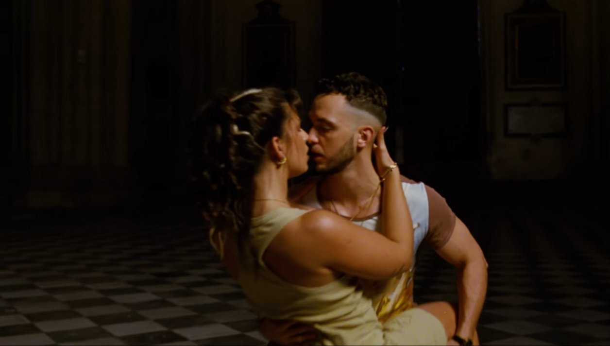 Purificarán la catedral donde se grabó el sensual VIDEO de los cantantes C. Tangana y Nathy Peluso