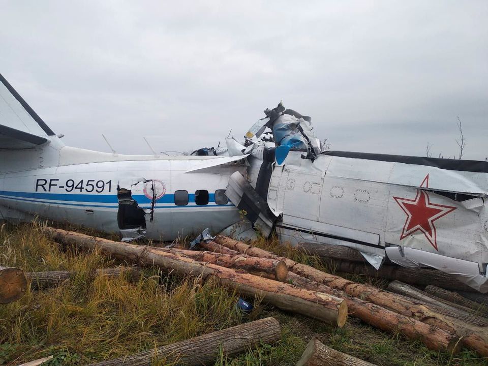 Al menos 16 muertos al estrellarse un avión de paracaidismo en el oeste de Rusia