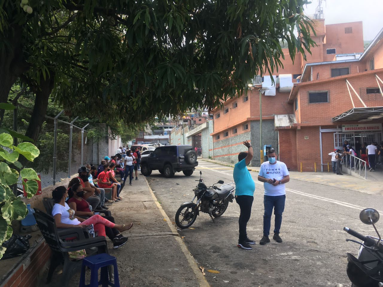 Pacientes esperan hasta cuatro horas para ser atendidos en el Periférico de Pariata