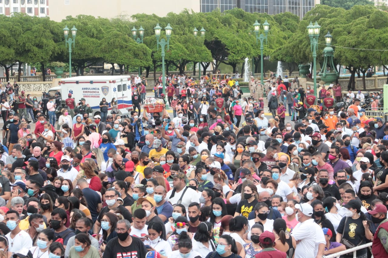 Feligreses regresaron a la plazoleta de la Basílica en Maracaibo para la bajada de “La Chinita”