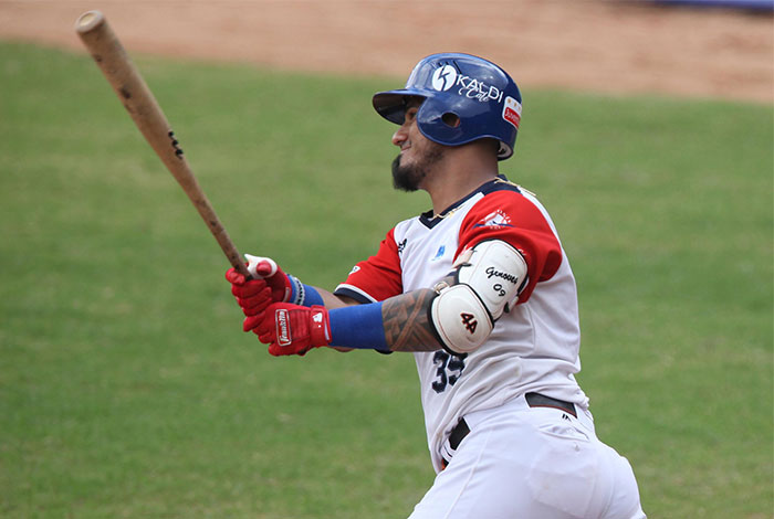 Tiburones celebró su aniversario con victoria ante las Águilas 