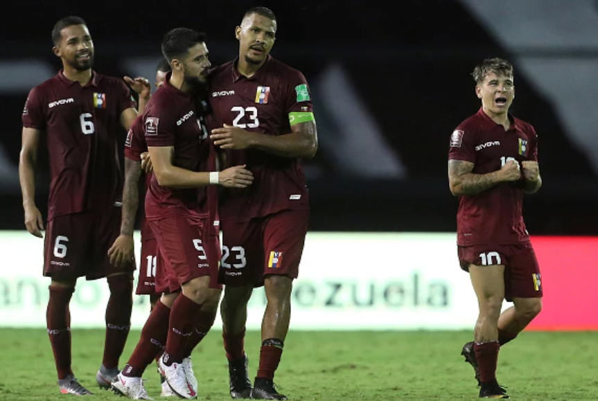 ¿Arde el vestuario Vinotinto? Rondón reaccionó a un mensaje en donde lo comparaban con Soteldo (Foto)