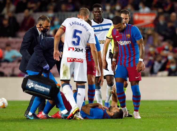 Preocupación en Barcelona por el Kun Agüero: Fuerte dolor en el pecho obligó su traslado al hospital (Videos)