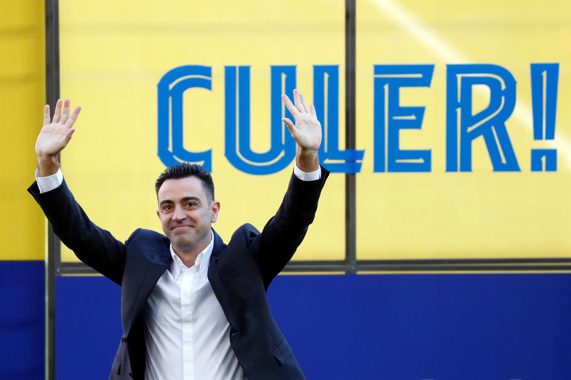 El Barcelona presenta a Xavi Hernández como su nuevo entrenador (Imágenes)