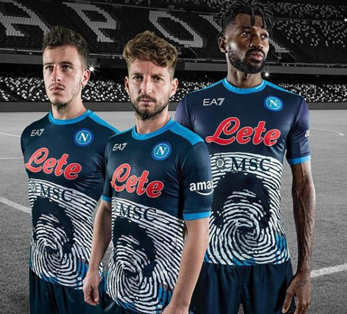 La nueva camiseta que usará el Napoli a un año de la muerte de Diego Maradona (Fotos)