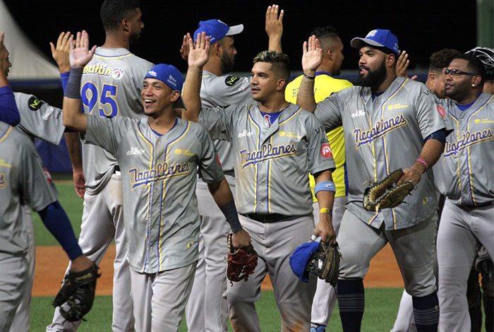 Magallanes 1, 2 y 3… El triple play de lujo que ejecutó la nave frente a los Leones del Caracas (VIDEO)