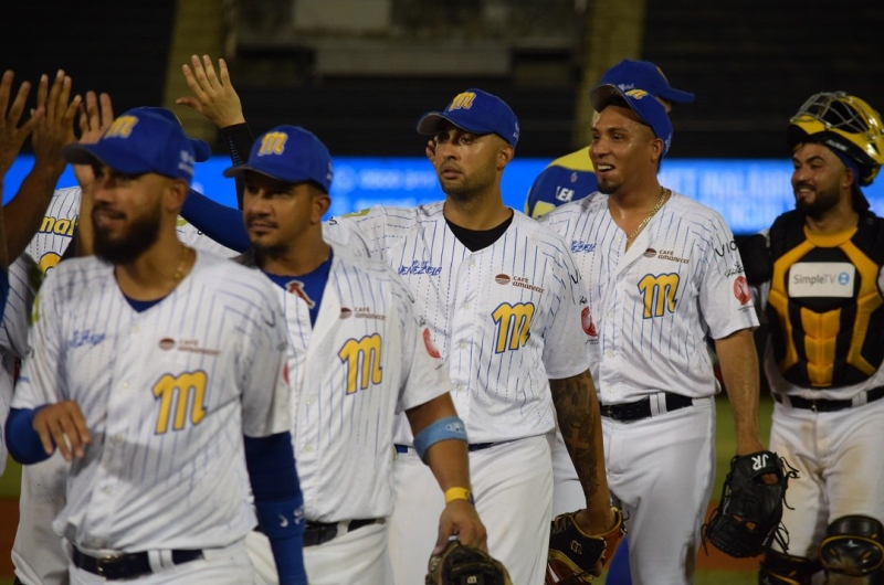 Magallanes empató la serie entre los eternos rivales con victoria en Valencia 