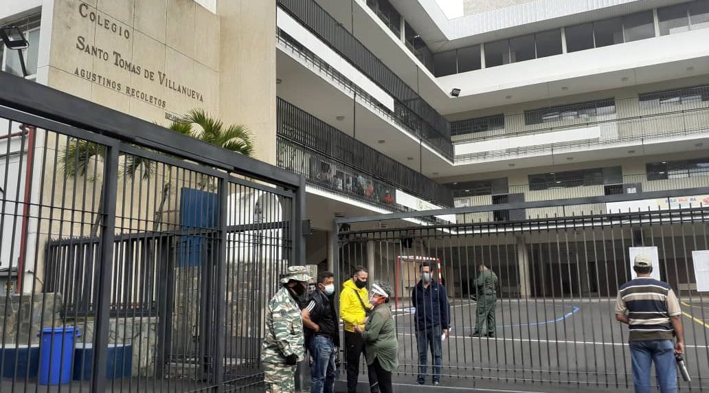 En el colegio Santo Tomás de Villanueva en Baruta no han podido iniciar el proceso de votación (VIDEO)