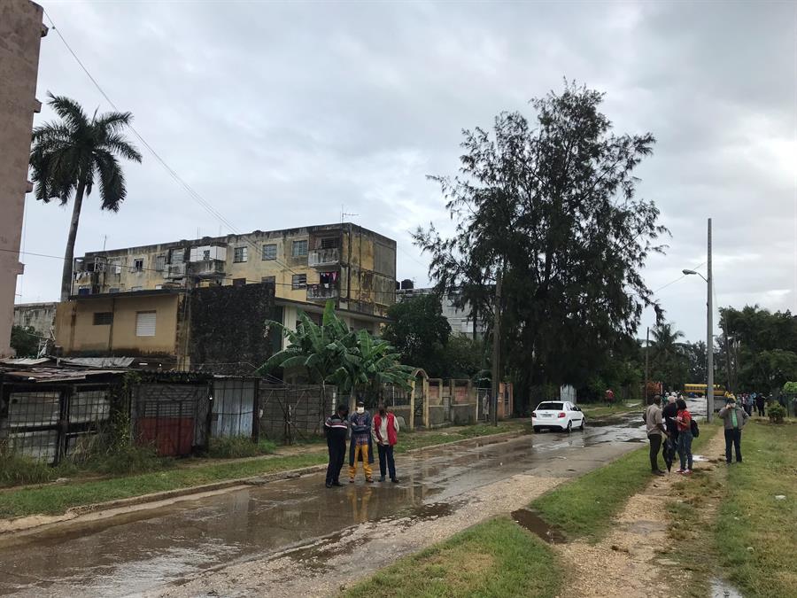 Policías de la dictadura cubana impide salida de uno de los organizadores de la marcha de este #15Nov