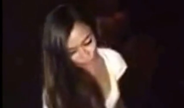 ¡In fraganti! Atraparon a la novia teniendo sexo con un bartender durante su boda (VIDEO)