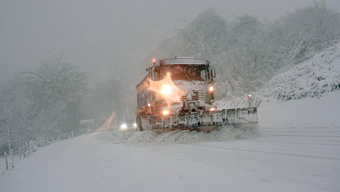 Tormenta de nieve cubre el norte de España y provoca el cierre de casi 60 carreteras (VIDEOS)