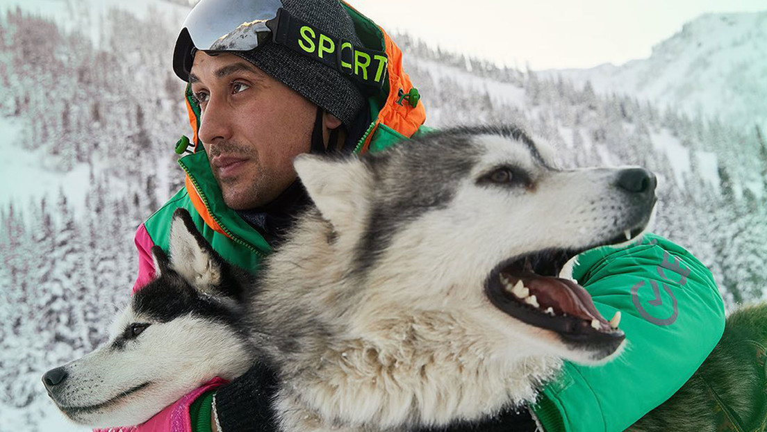 Entregas a domicilio a la siberiana: los perros husky llevan pedidos en trineos a lugares de difícil acceso