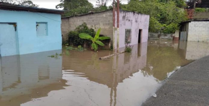 Río Caripe se desbordó y causó inundación en Monagas (FOTOS)