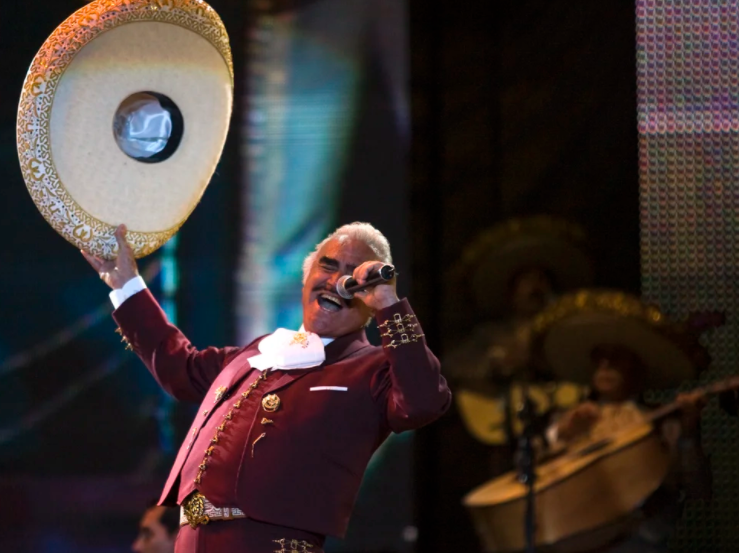 El año 2021, en el cual la música despidió a Raffaella Carrà y Vicente Fernández