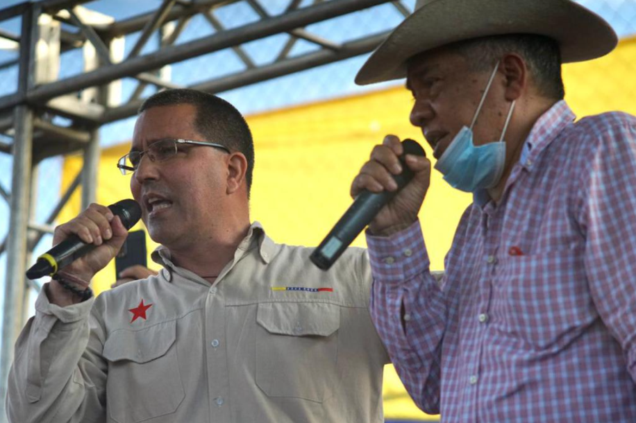 ¡No le apagaron el micrófono! Jorge Arreaza y las desabridas coplas que arruinarán tu día (Video)