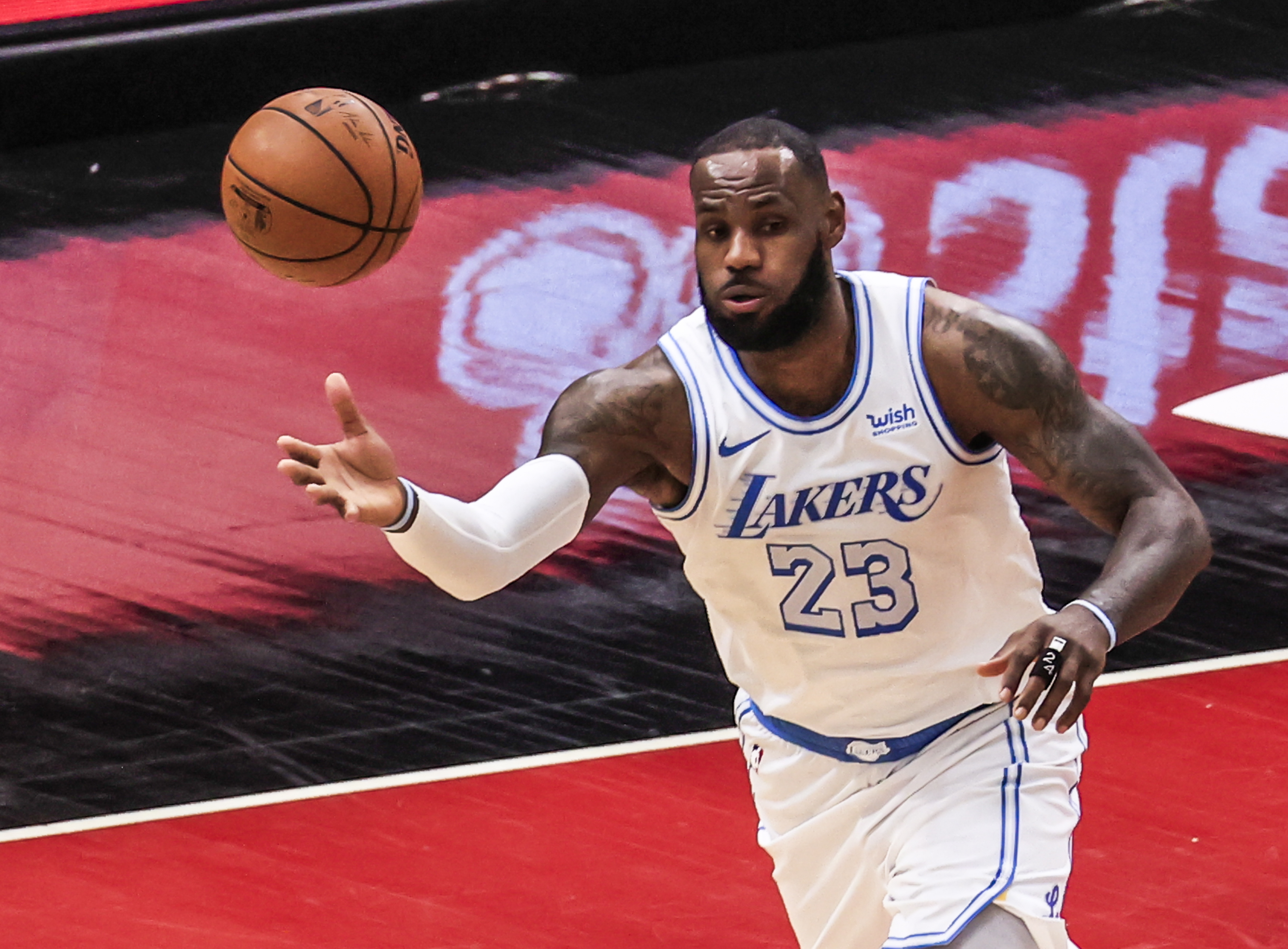 LeBron James lidera las votaciones al Juego de las Estrellas de la NBA