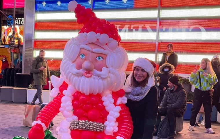 ¡Orgullo venezolano! Con su arte en globos, Greiska Graterol llega a las calles de Manhattan