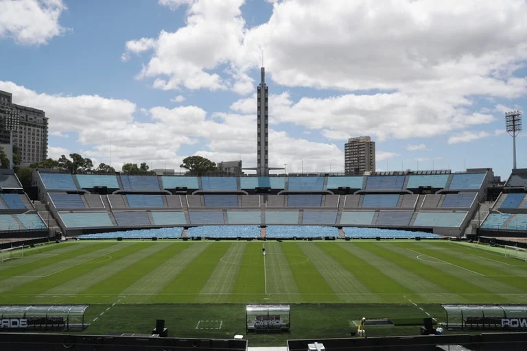 El mito del estadio que albergó el primer Mundial, entre milagros, fantasmas y dudas sobre su futuro