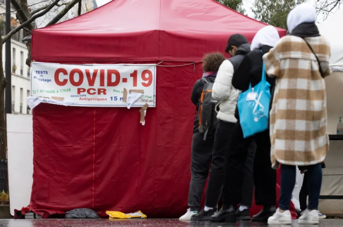 Francia flexibilizará el protocolo sanitario para mantener las escuelas abiertas y los docentes amenazan con una huelga