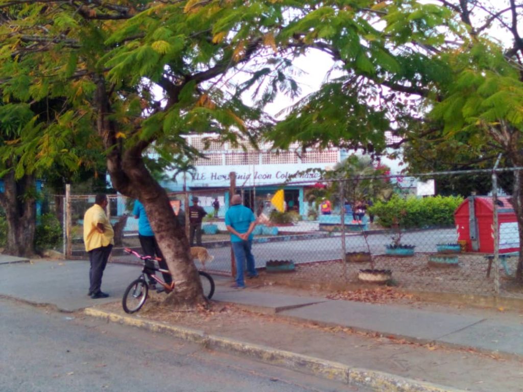 Centro de Votación Herminio León Colmenares en Barinas, denuncian instalación de puntos rojos #9Ene