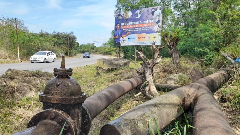 En Ureña “prospera” el negocio de las cisternas: comunidades exigen a Hidrosuroeste aumentar el caudal de agua