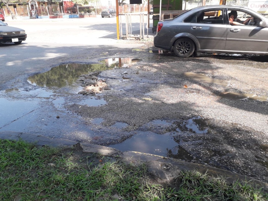 Bote de aguas negras atenta contra la salud de habitantes de Caña de Azúcar en Aragua (FOTOS)