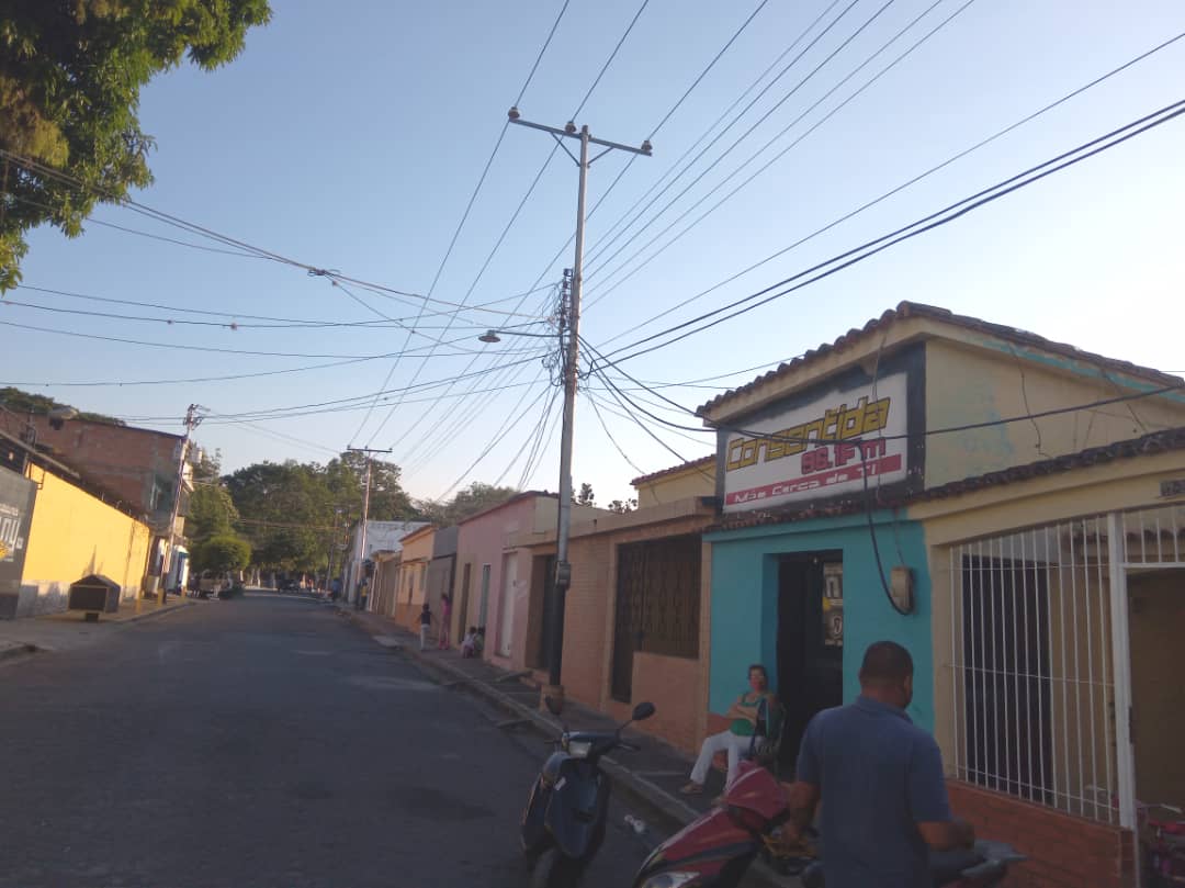 Entre apagones y fluctuaciones viven habitantes del occidente de Carabobo