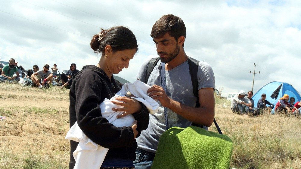 El papa Francisco: Los padres migrantes que escapan del hambre y las guerras son mis héroes