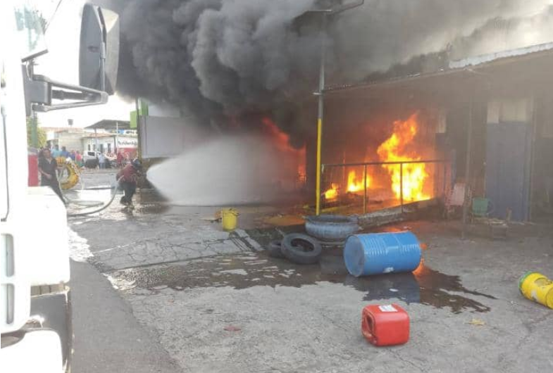 Limitaciones del cuerpo de bomberos de La Fría quedó en evidencia por falta de implementos durante incendio