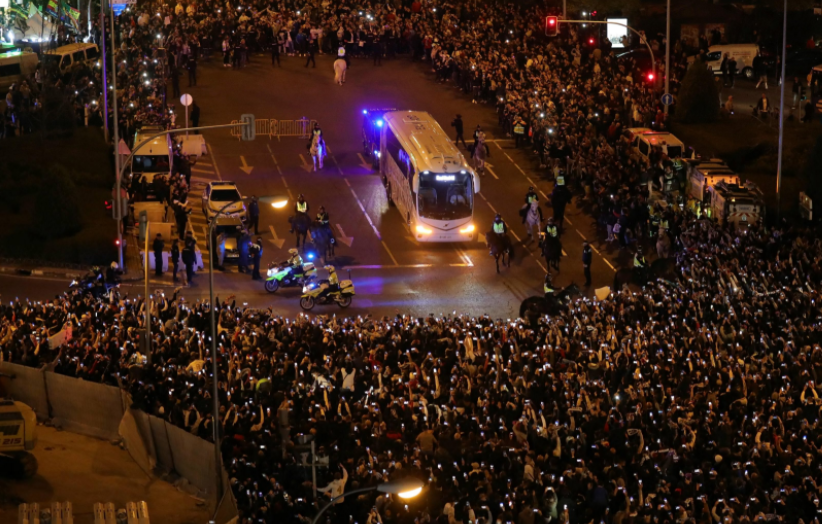 Autocar del Real Madrid fue golpeado con objetos contundentes en San Mamés (Video)