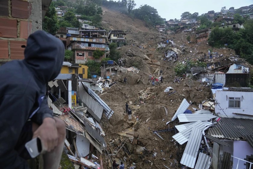 Asciende a 104 la cifra de muertos por las lluvias torrenciales en ciudad brasileña de Petrópolis