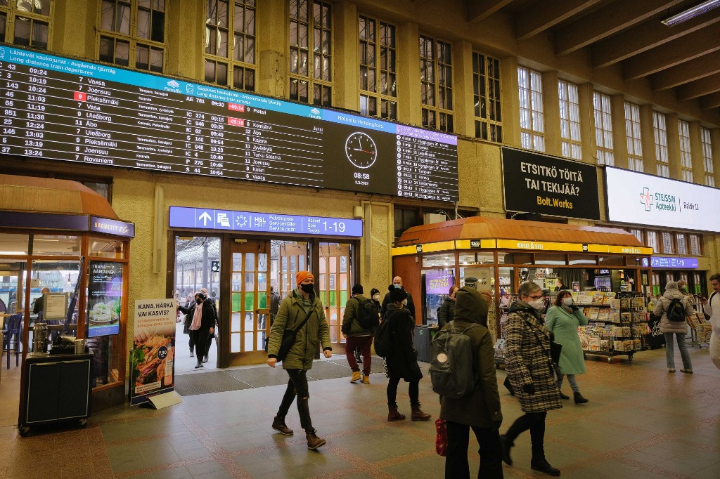 El tren a Helsinki, una salida para los rusos hacia Europa