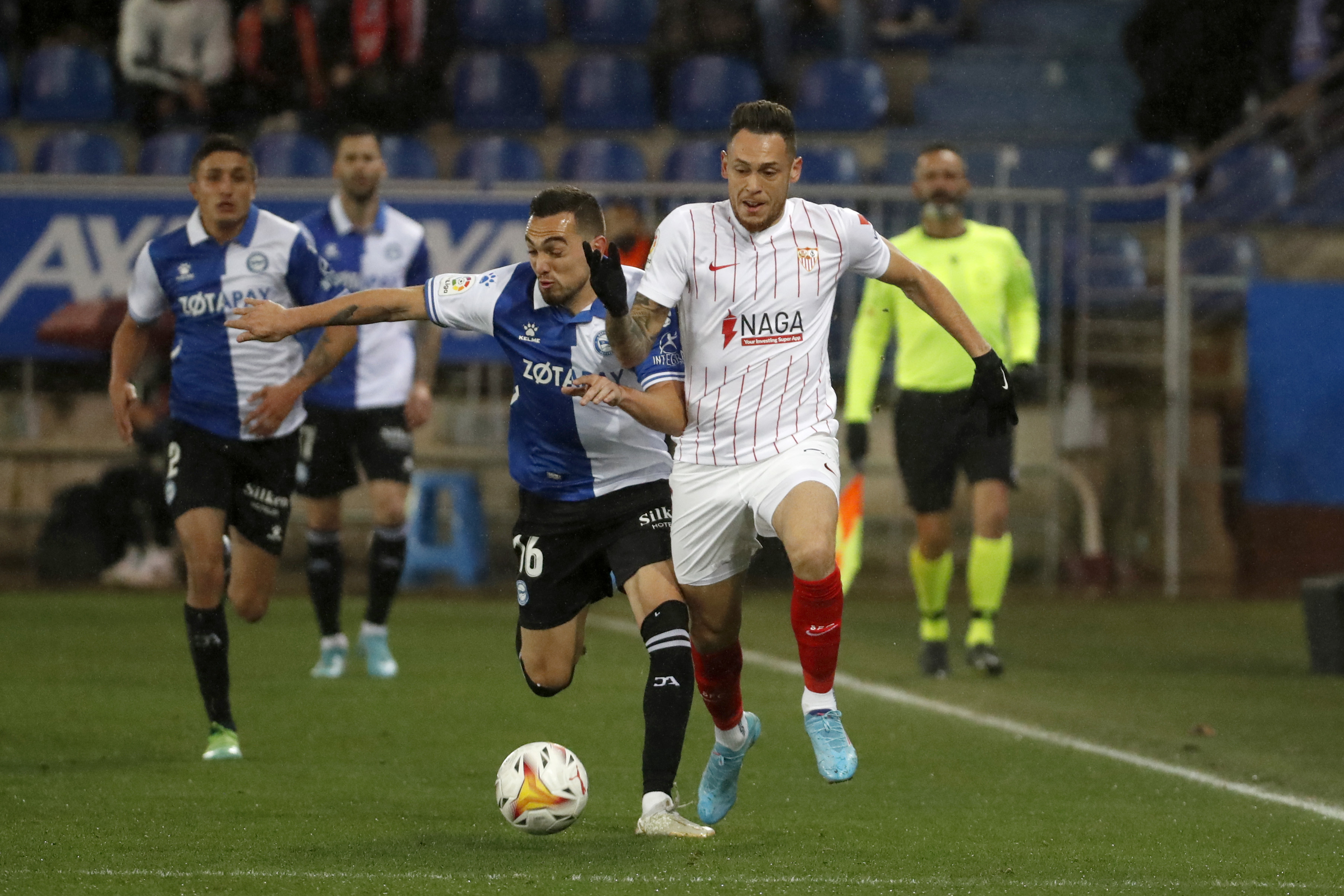 Sevilla perdió terreno en la lucha por LaLiga tras igualar con el Alavés