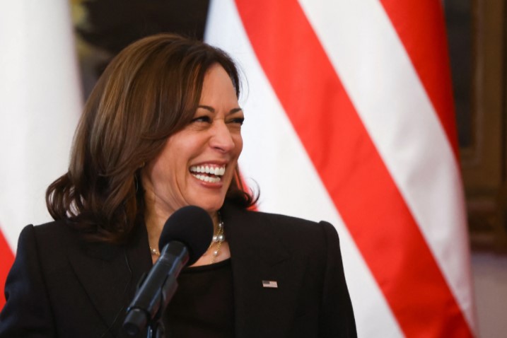 Estalla la polémica en EEUU, luego que Kamala Harris se riera por pregunta sobre refugiados ucranianos