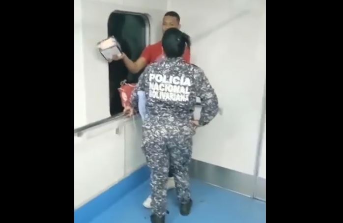 “La China”, supervisora de la PNB, pide “colaboración” a buhoneros en el ferrocarril del Tuy (Video)