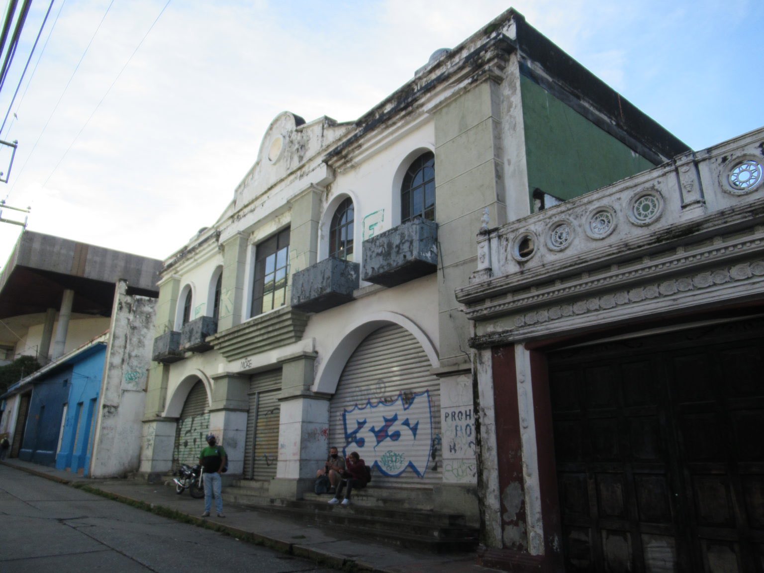 Solo promesas: A la deriva la Biblioteca Febres Cordero de Mérida (FOTOS)