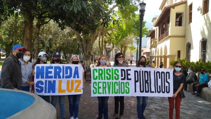 ¡Basta de apagones! El grito de los merideños para exigir solución a la crisis eléctrica #22Mar (Imágenes)