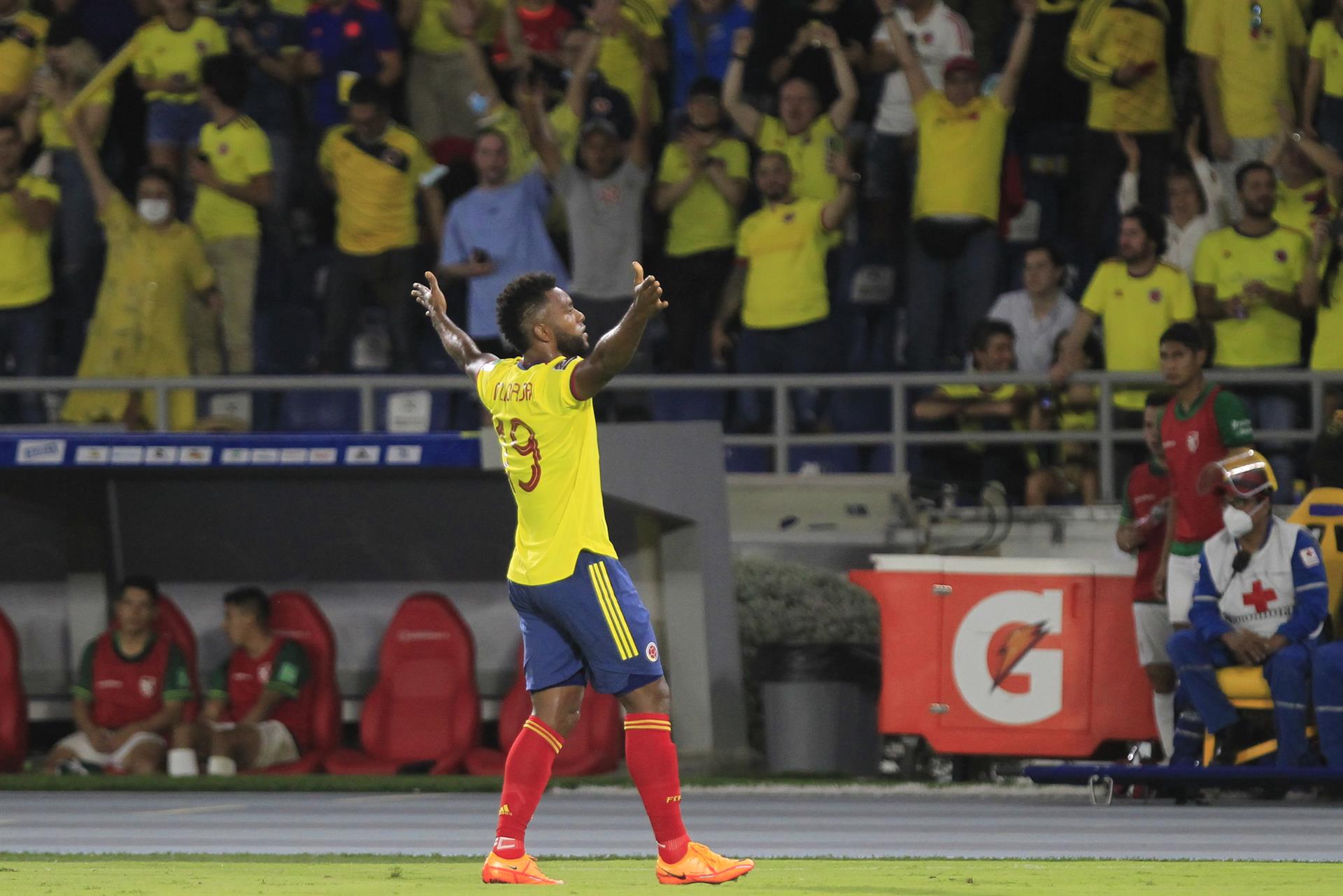 Colombia acabó con su sequía goleadora y se ilusiona con el repechaje a Qatar