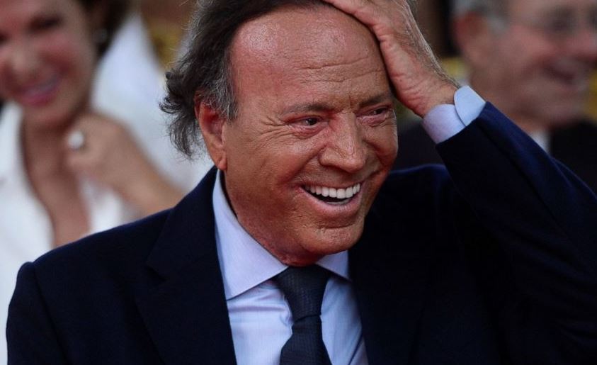 Filtraron FOTOS inéditas de Julio Iglesias… semidesnudo en su casa de Punta Cana