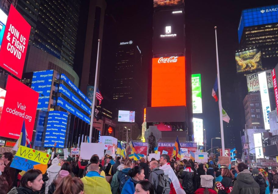 Miles de personas se manifestaron en ciudades europeas y EEUU en apoyo a Ucrania