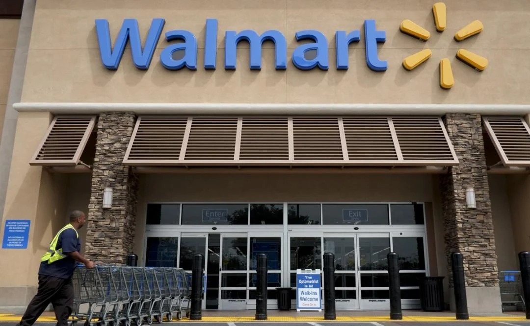 Ahora no lo ves: Hombre estafa a decenas de cajeros de Walmart en Texas con truco de magia