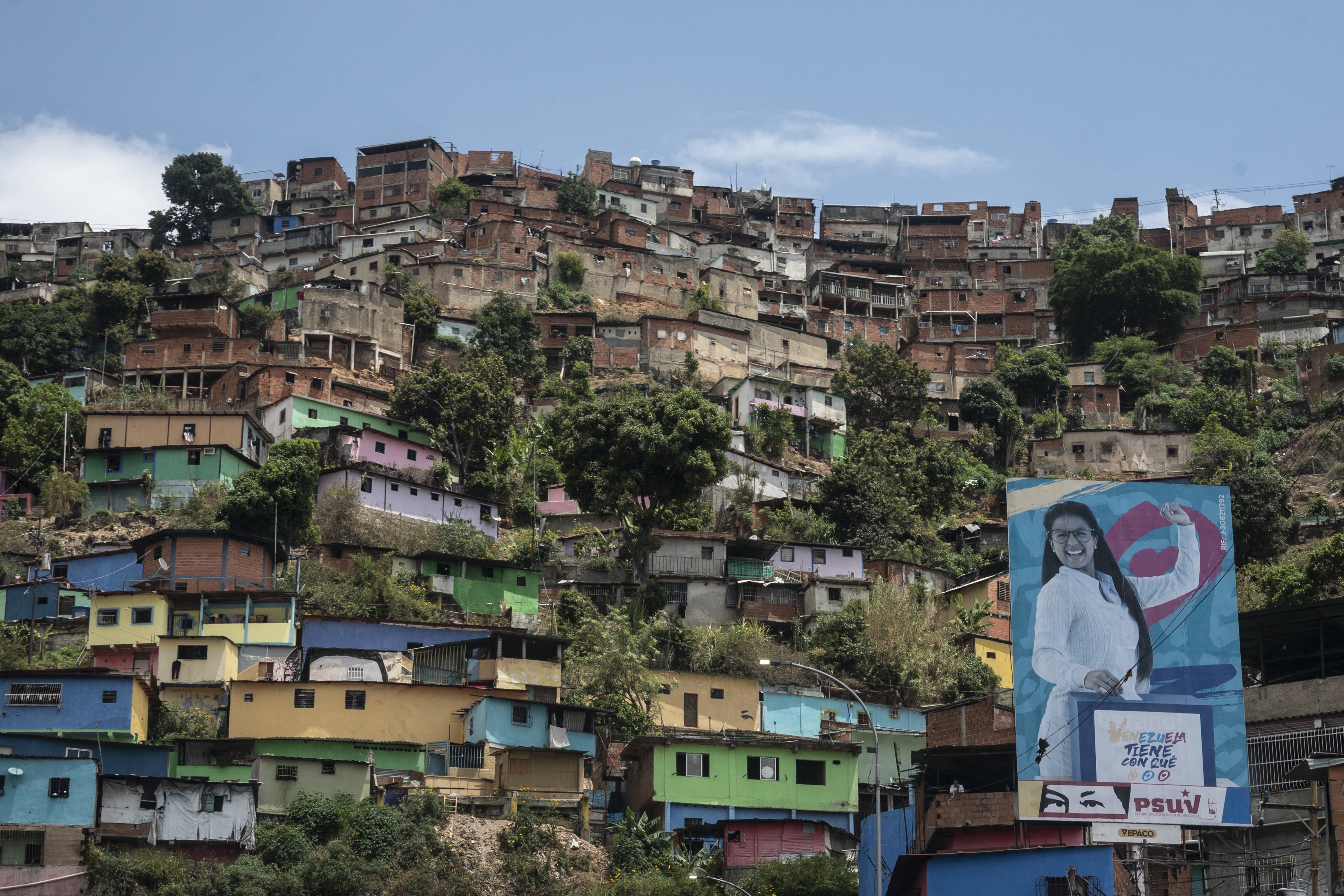 Bloomberg: La Venezuela socialista de Maduro ahora tiene Ferraris y casinos