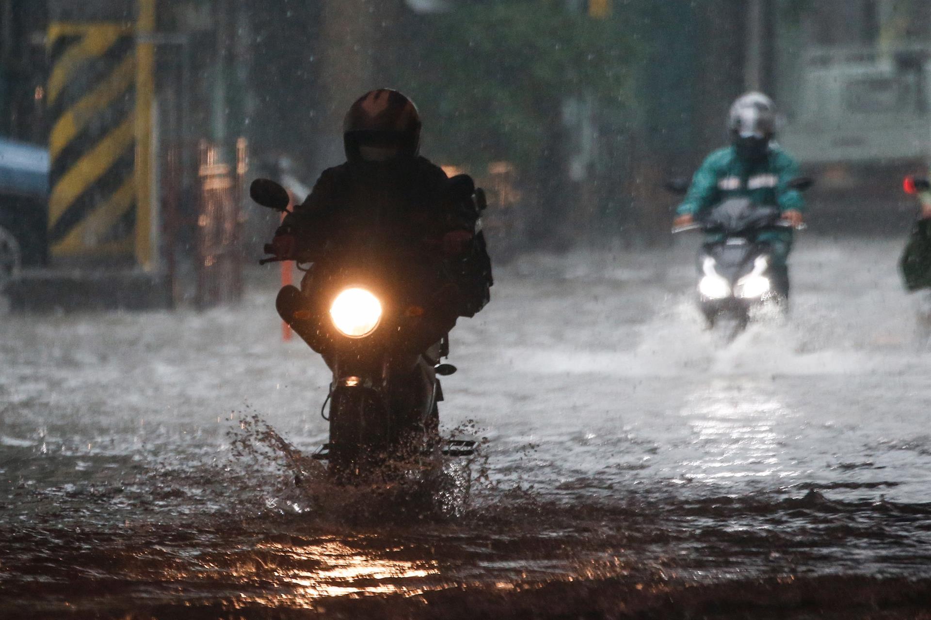 Al menos 20 muertos y un desaparecido por una tormenta tropical en Filipinas