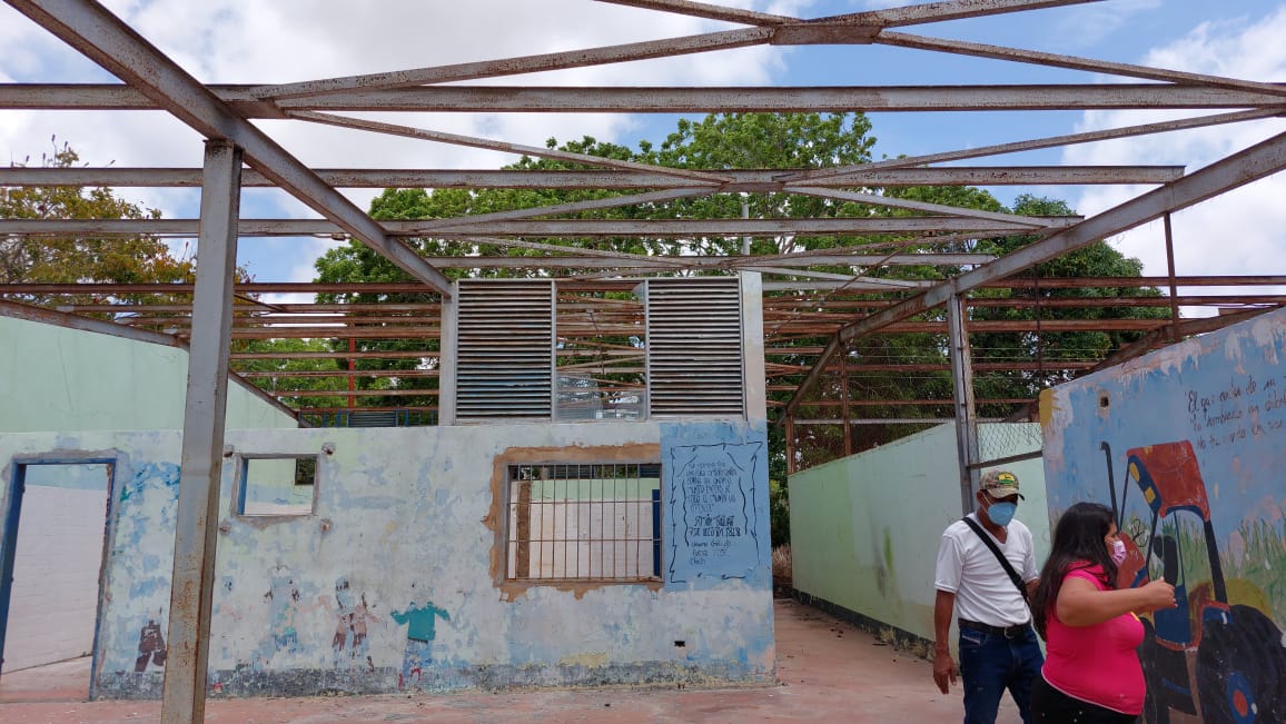 Dramáticas imágenes de cómo el hampa arrasó con la Escuela Técnica Agropecuaria de El Tigrito