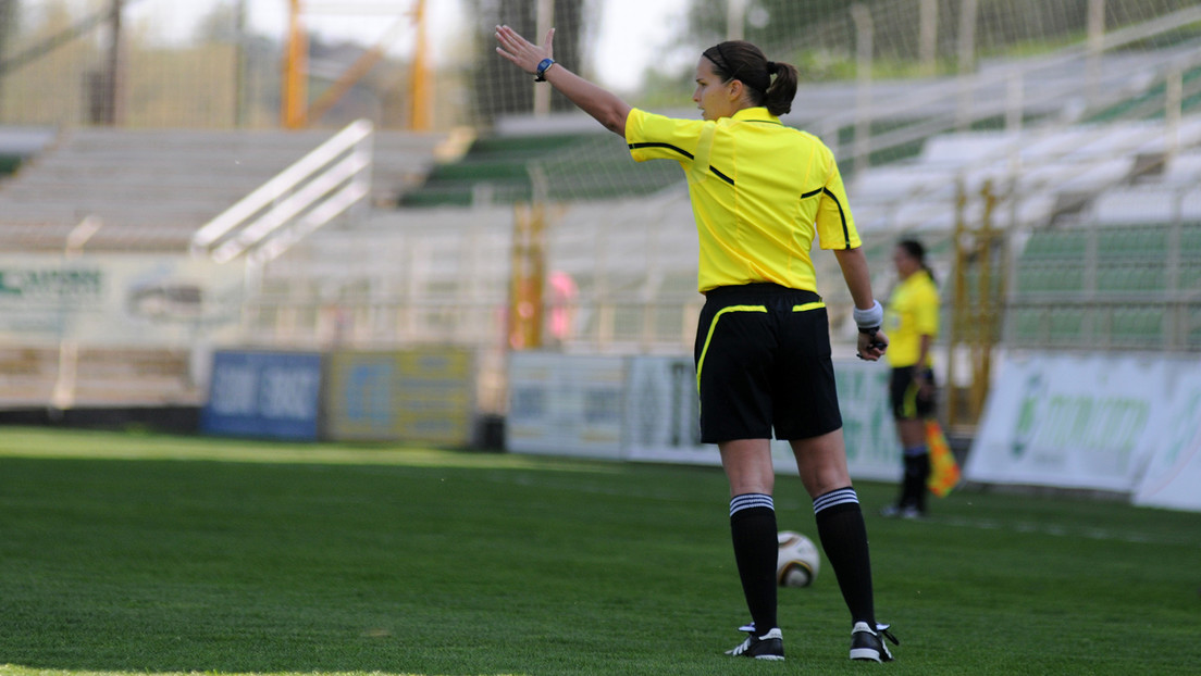 Indignación en España por intento de agresión de un entrenador a una árbitra en partido de fútbol de niños (VIDEO)