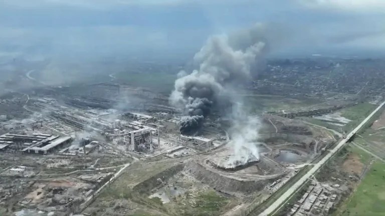 El “carnicero de Mariúpol” lanzó otro ultimátum para que la resistencia ucraniana abandone la ciudad